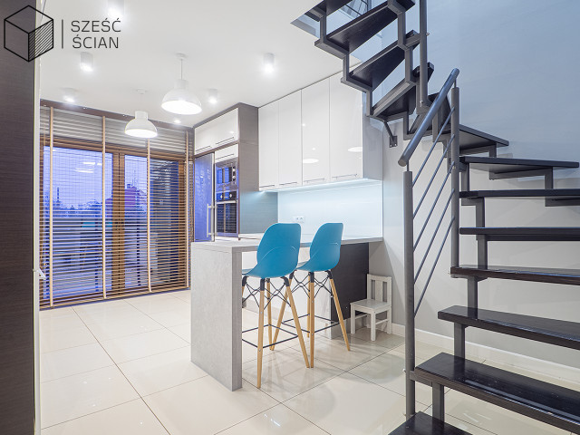 Przestronne, dwupoziomowe mieszkanie 4-pokojowe z windą i 2 balkonami